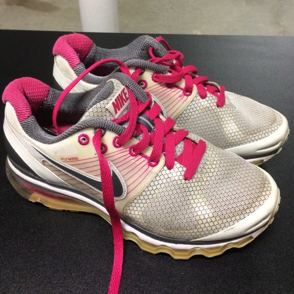 Nike Shoes - Nike Air Max SZ 7