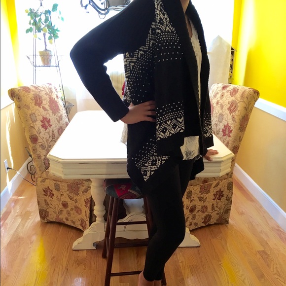 Cozy Izod  Black and White Cardigan