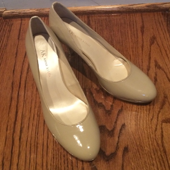 6.5 Tan Anne Klein Beige Shoes