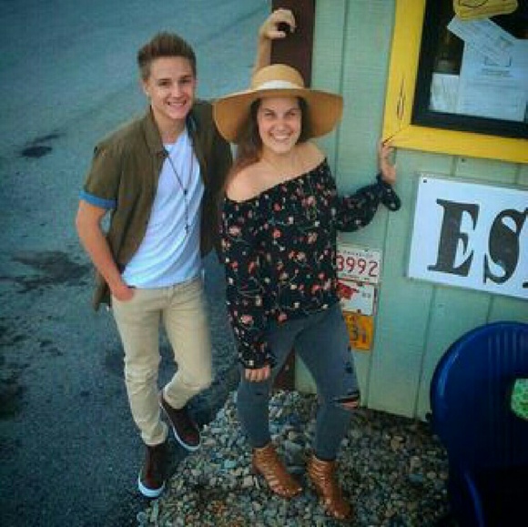 Floral Off-Shoulder Top By Sadie Robertson x Wild - Picture 1 of 3