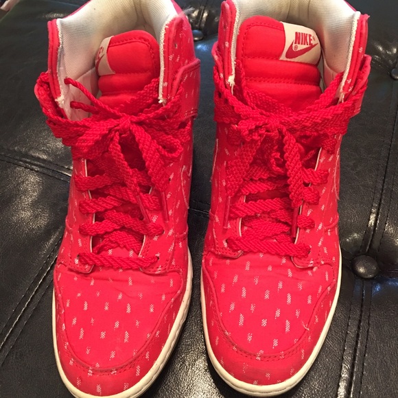 Sale Nike high top sneakers size 8.5❤️