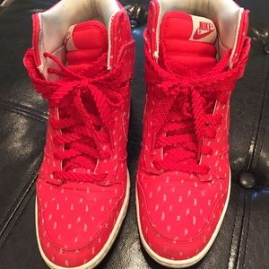 Sale Nike high top sneakers size 8.5❤️