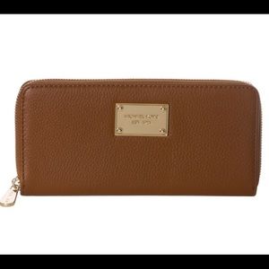 Michael Kors Jet Set Continental Wallet.