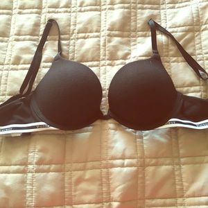 VS | Black 34B Bra
