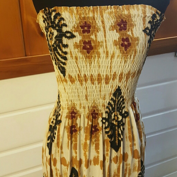 SOLD 🎉LOWER PRICE🎉 Beautiful long maxi dress. - Picture 3 of 4