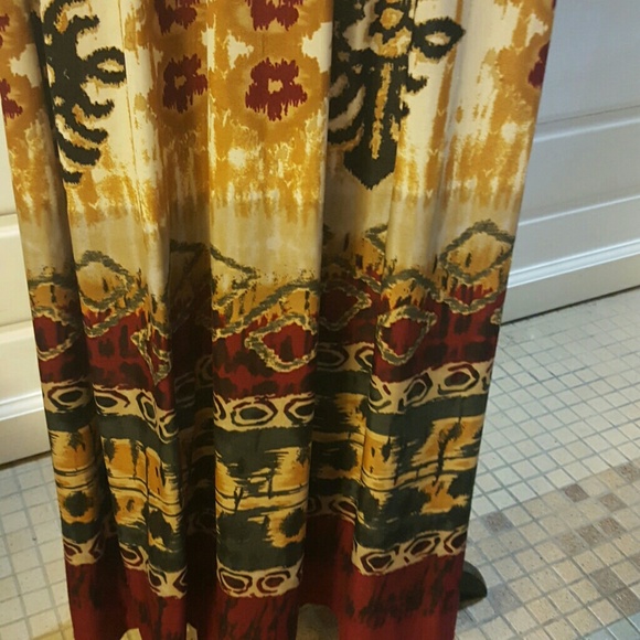 SOLD 🎉LOWER PRICE🎉 Beautiful long maxi dress. - Picture 4 of 4