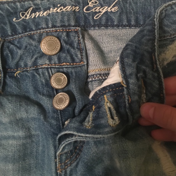 Distressed Jean shorts - Picture 3 of 3