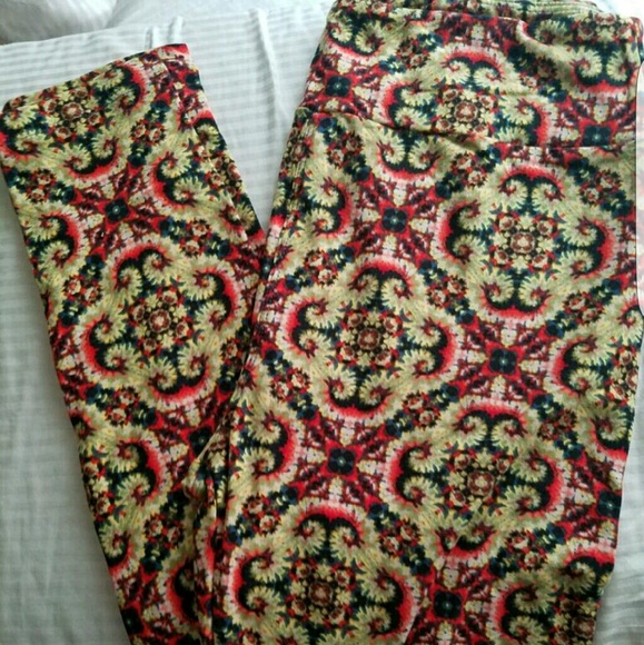 Super pretty lularoe leggings!