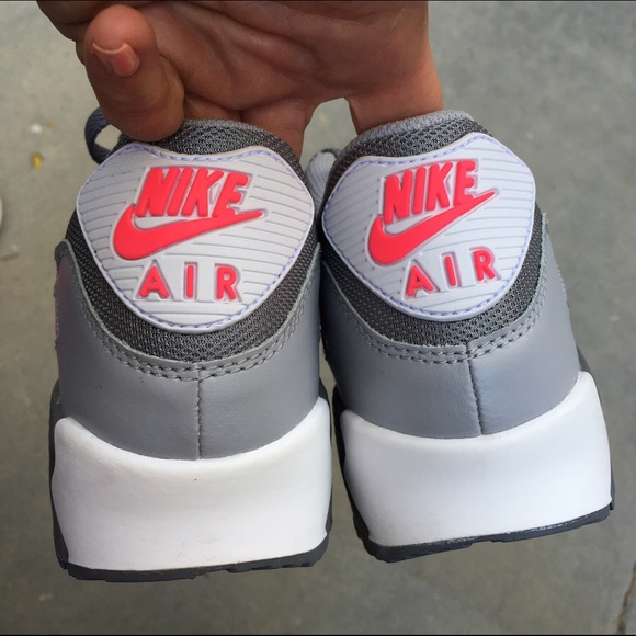 LAST PAIR! 💕 NIKE AIR MAX 90 6y /7.5 woman - Picture 2 of 4