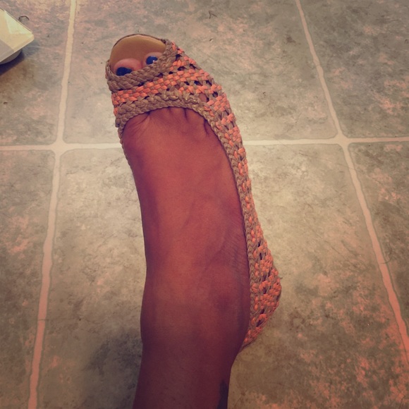 Old navy peach and tan flats