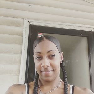 Meet your Posher, Della