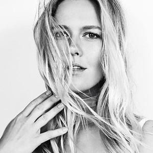 Meet your Posher, Danika