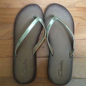 clarks salon spirit flip flops