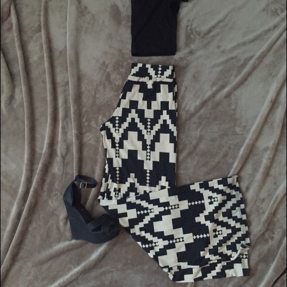 Pants - HP🎉High Waisted Aztec Pants