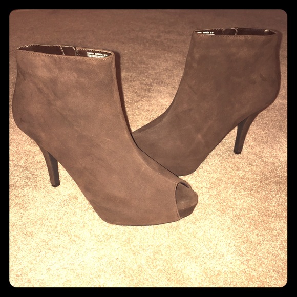 Open toe Suede Rockport booties size 9