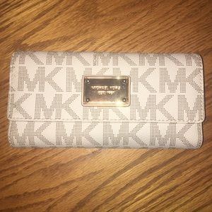 Michael Kors Jet Set Wallet