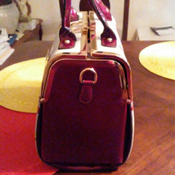 Handbags - Picture 2 of 3