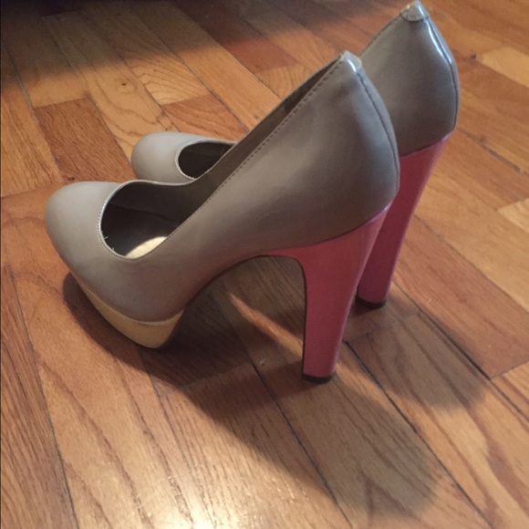 Guess platform heels! - Picture 3 of 3