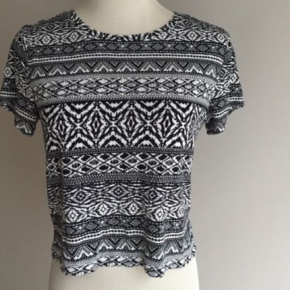 Crop top black n white patter
