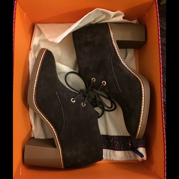 Tory Burch Hilary booties ( in havana)
