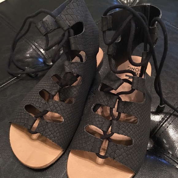 Sale Billa Bong leather gladiator sandal size 5❤️