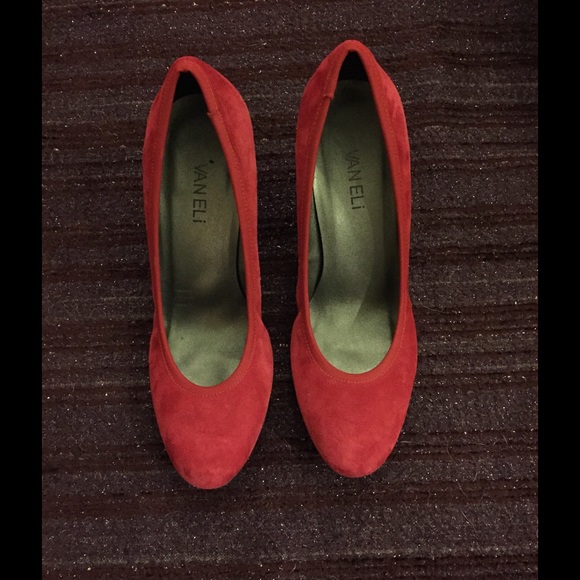 Vaneli red suede heals. (Size 8N)