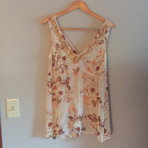 Floral V Neck Tank w Sequin Detail