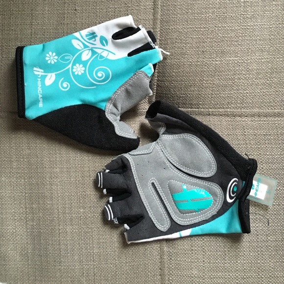 Bicycling gloves