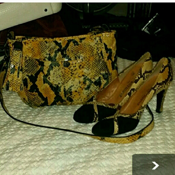 2 purse's and 1 pair of shoes.. - Picture 2 of 2