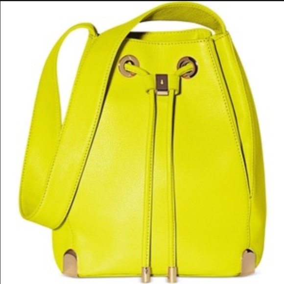Vince Camuto yellow leather bucket bag - Picture 2 of 3