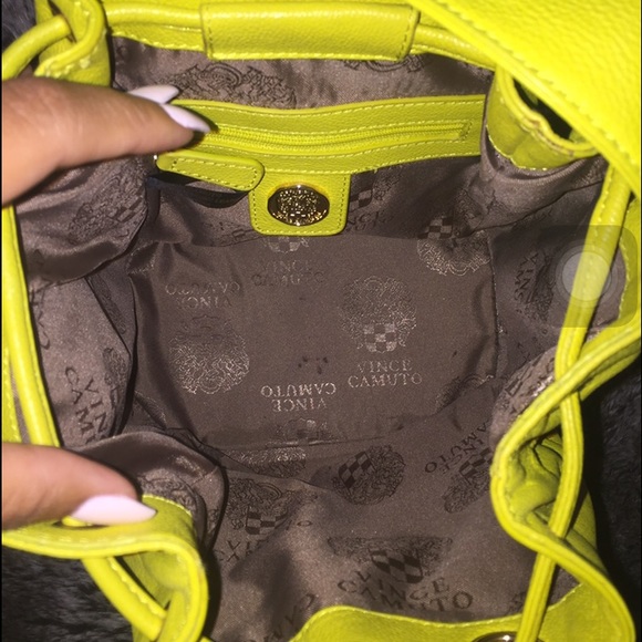 Vince Camuto yellow leather bucket bag - Picture 3 of 3