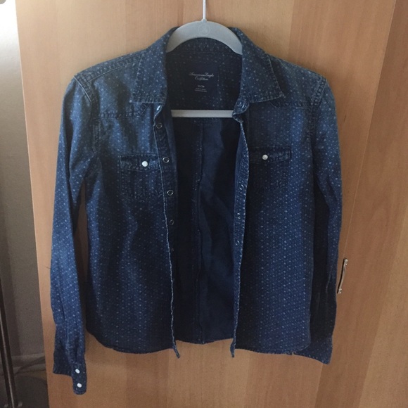 AE CHAMBRAY TOP