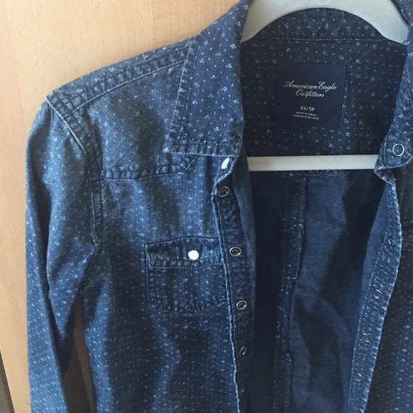 AE CHAMBRAY TOP - Picture 2 of 4