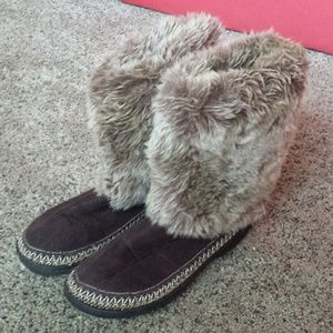 Very comfy outside boots.