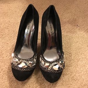 Sassy black suede heels with embellishment! 6.5!