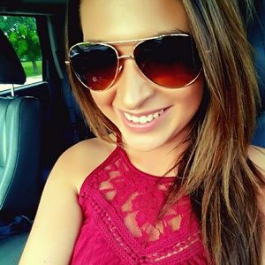 Meet your Posher, Rebecca