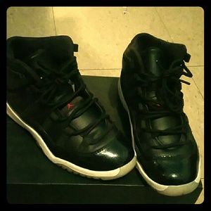 Black jordans
