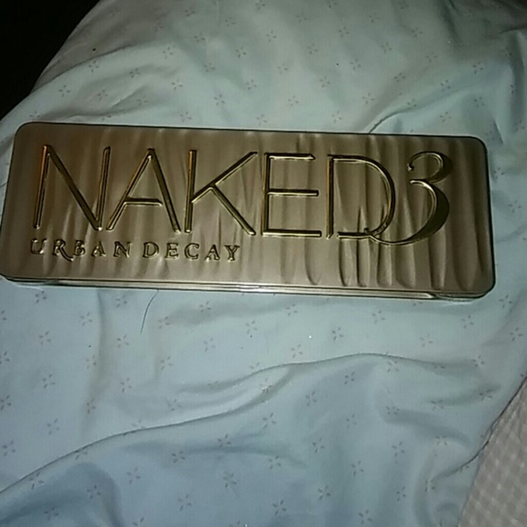 Naked 3 eyeshadow palette