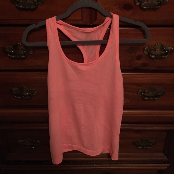 Lululemon Swiftly Racerback (size 6)