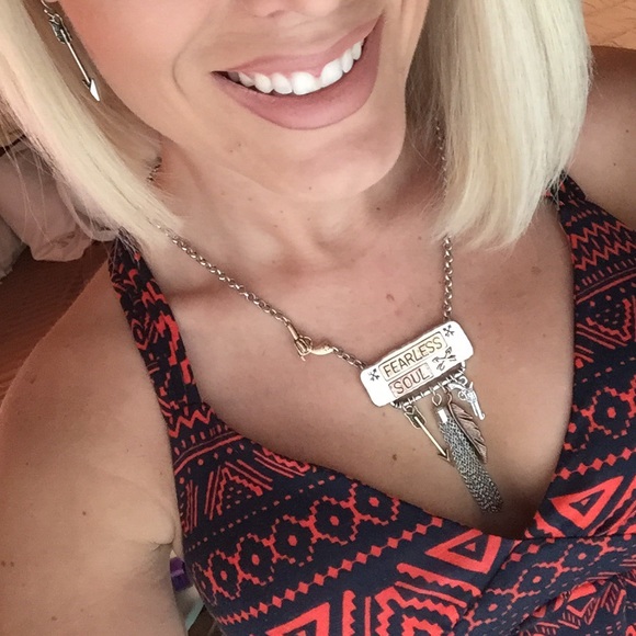 Fearless Soul arrow pistol feather necklace set - Picture 2 of 4