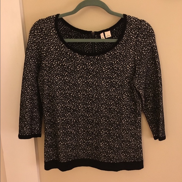Anthropologie Sweaters - Anthropologie fitted black and white sweater