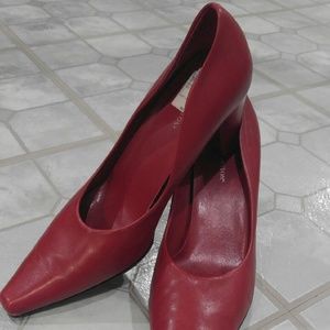 Red pumps