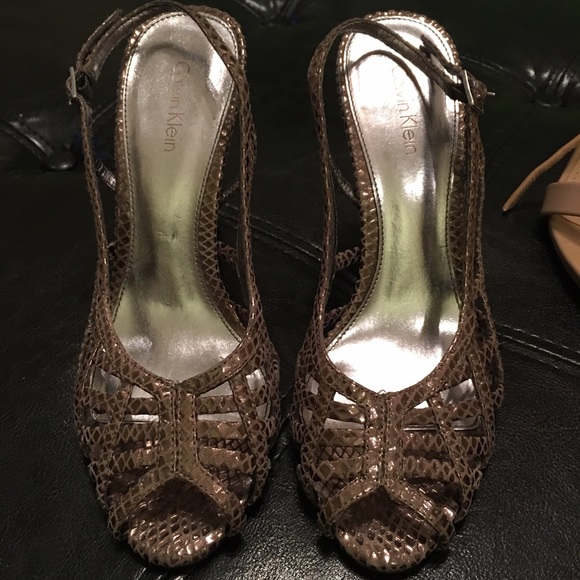 Sale Calvin Klein heel sandal metallic size 5❤️