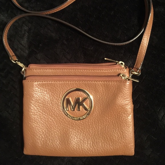 Michael Kors crossbody - Picture 1 of 4