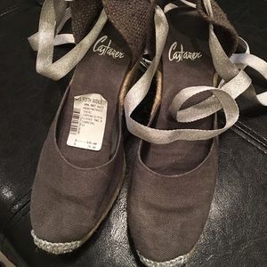 Sale brand new wedge from saks grey tie up size 5