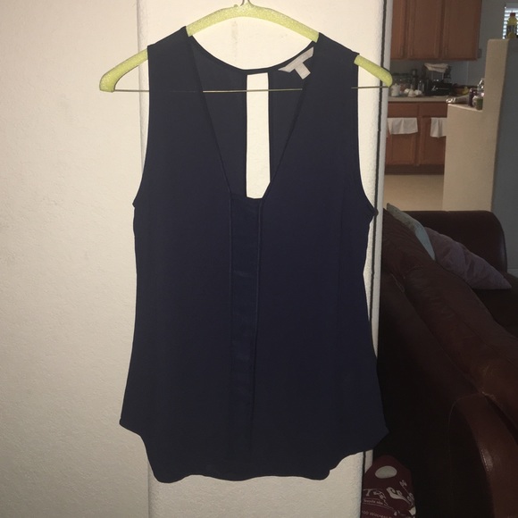 Sleevless top