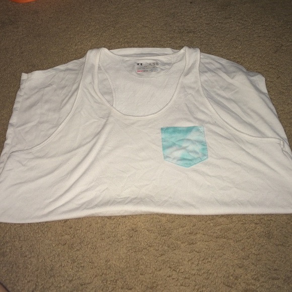 ❤️️SOLD ON MERC❤️️Underarmor tank - Picture 1 of 3