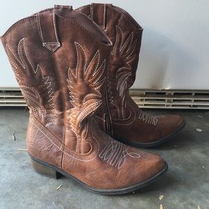 Stevie's cowgirl boots
