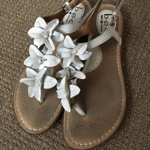 Born white flower sandals