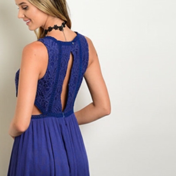 🆕Dress - Picture 2 of 4